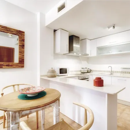 Old Town Near The شقة